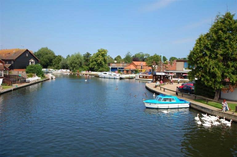 Greengages lodge in three hammer common is the ideal location for your Norfolk broads holiday