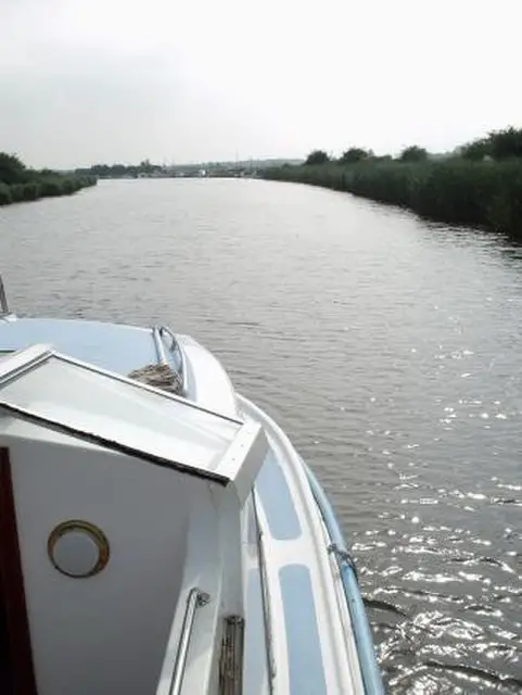 Enjoy your norfolk broads day boat hire in style or in a cruiser