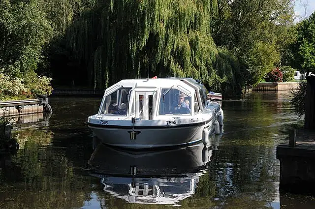 Electric boats are a more eco way to spend your norfolk broads day boat hire horning day out. They can be expensive but with that, comes peace of mind for the environment