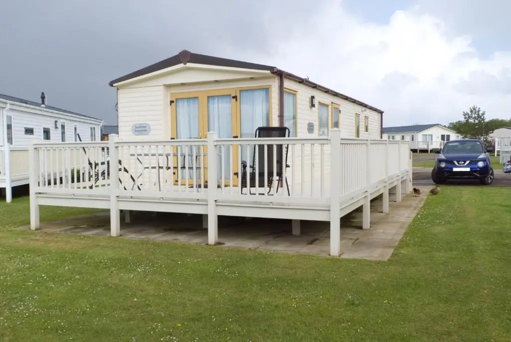 Manor park in Hunstanton, Norfolk, is a popular tourist stay and has hundreds of caravans and static caravans. The location is top quality as seen in the picture below