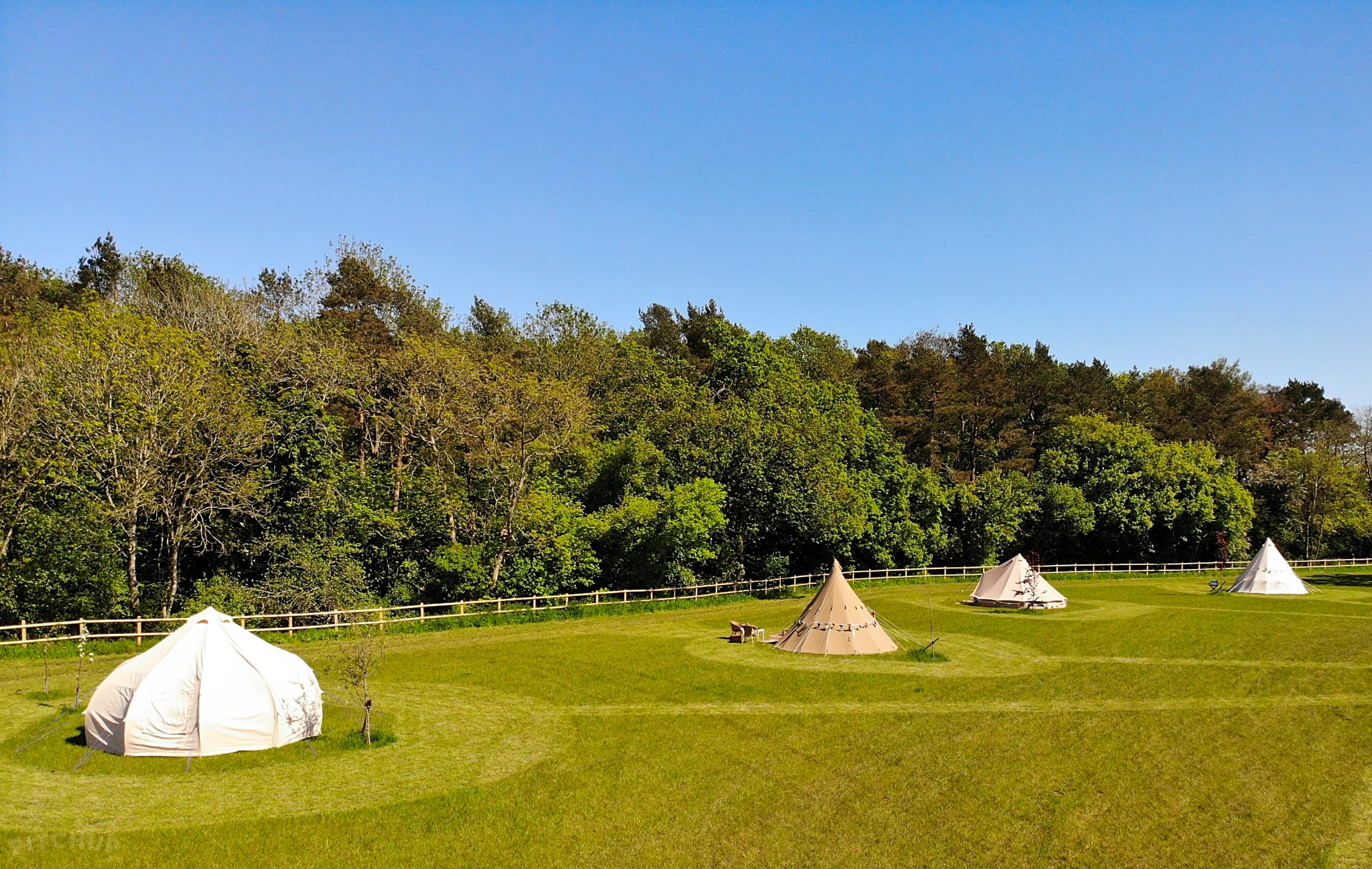 Pitch up may look like just tents, but they offer a wealth of experience in glamping in norfolk. This semi Isolated location brings you the best of both nature and town life