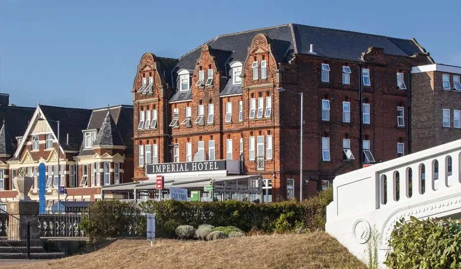 The Imperial Hotel in Yarmouth offers decent food and accommodation. This would go in the mid-range category and to make things better, it overlooks the beach and sea